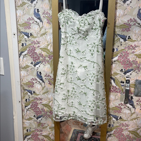 NWT!! 12th Tribe White Floral Embroidered Dress - Picture 7 of 8